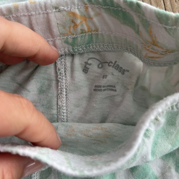 Set of Shorts and Matching Outfit - Picture 4 of 10